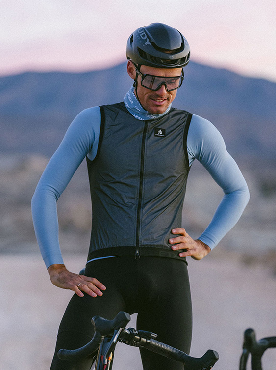 CHALECO LIGERO - NEGRO